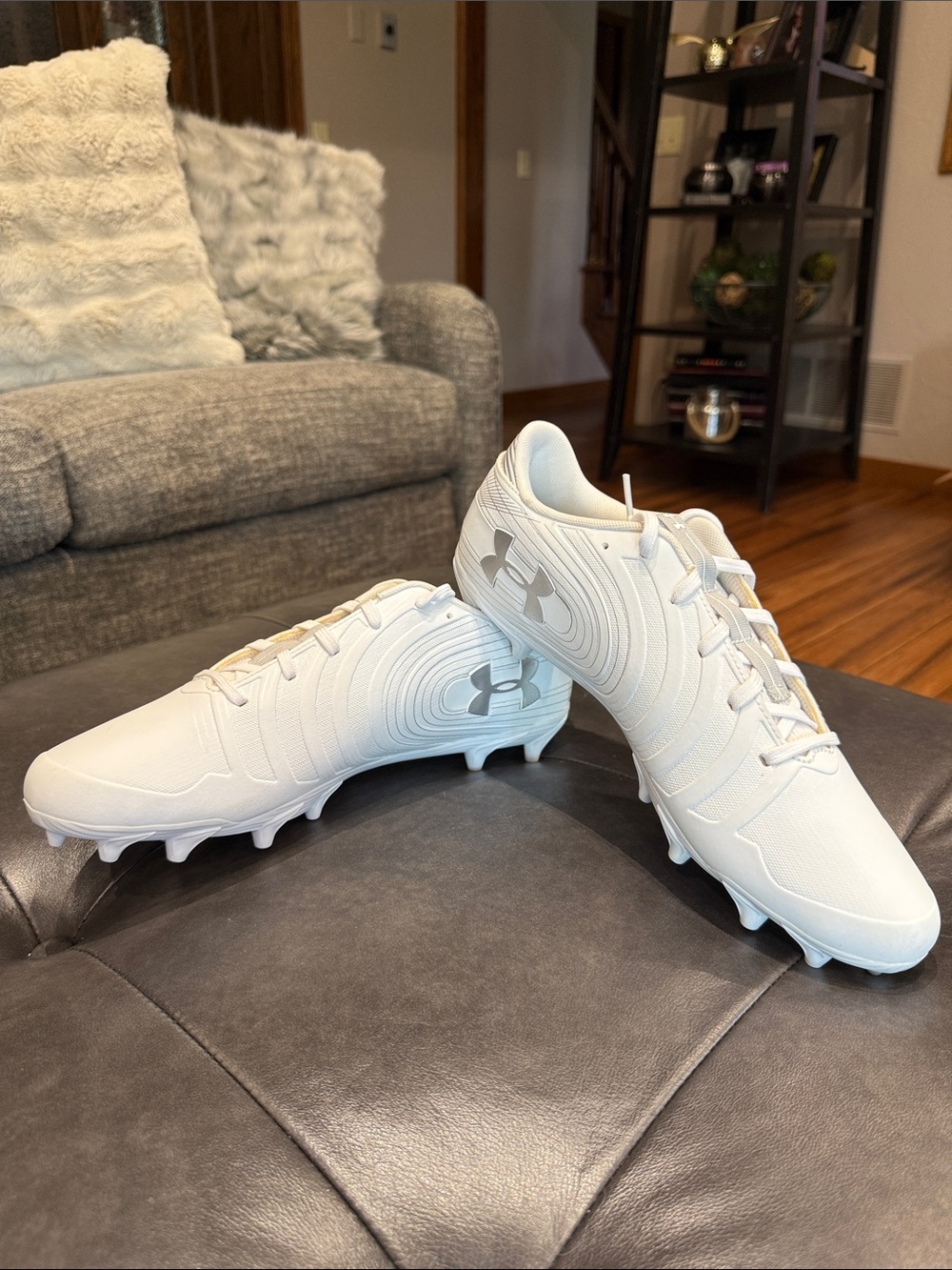 NWOT Under Armour Men’s Nitro Low MC White & Silver Football Cleats Size US 12M